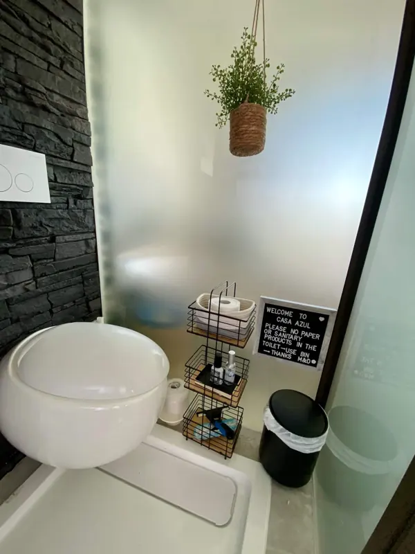Casa Azul houseboat Key West &ndash; bathroom details