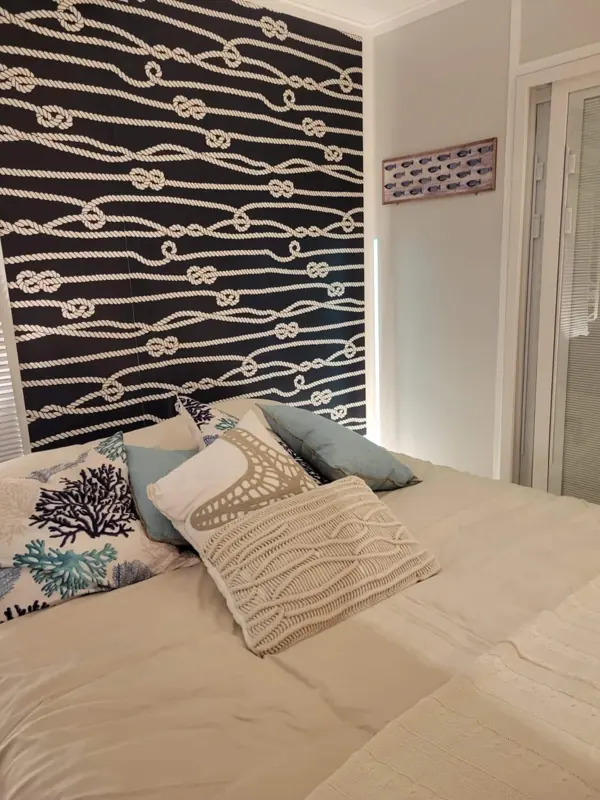 Casa Azul houseboat Key West &ndash; soft coastal linens