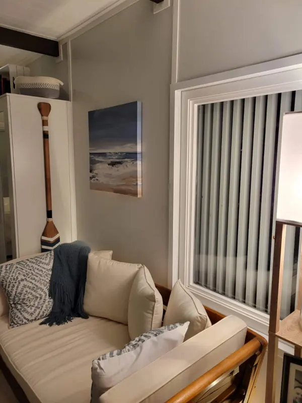 Casa Azul houseboat Key West &ndash; daybed sofa and coastal art