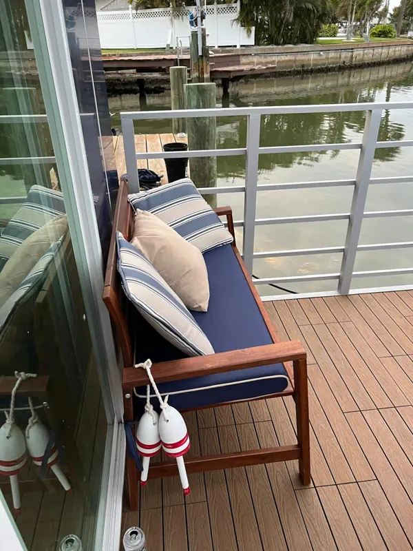 Casa Azul houseboat Key West &ndash; patio bench for lazy afternoons